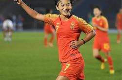 开云体育app-女足比赛中球员精神抖擞，斗志昂扬的简单介绍