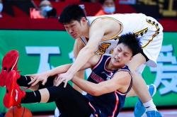 开云体育官方网站-广西篮球队获得惊险胜利，实现逆转