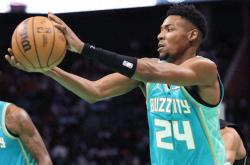 开云体育入口-爵士鏖战黄蜂，锡安制霸全场的简单介绍