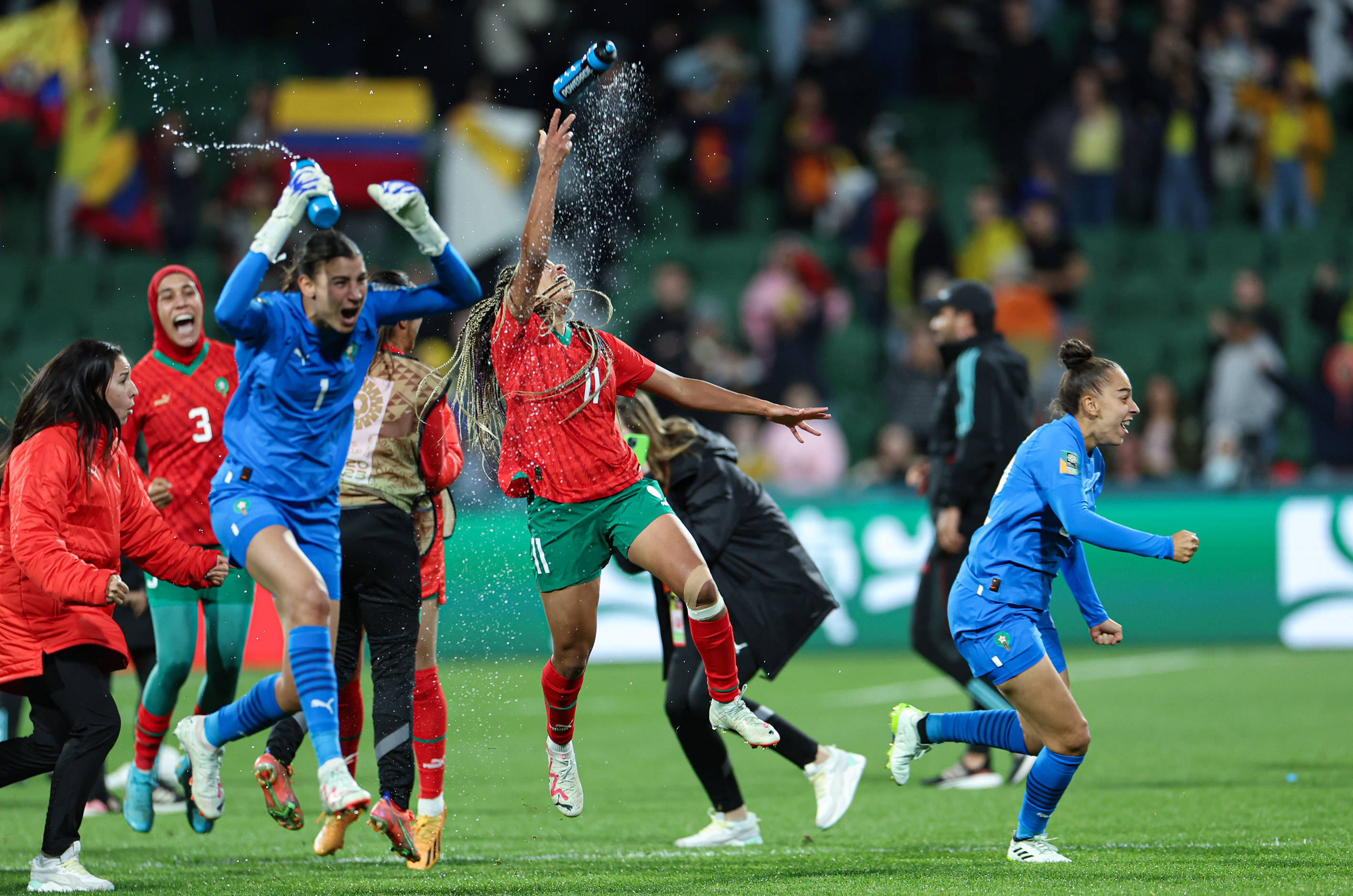 女足比赛中球员精神抖擞，斗志昂扬的简单介绍