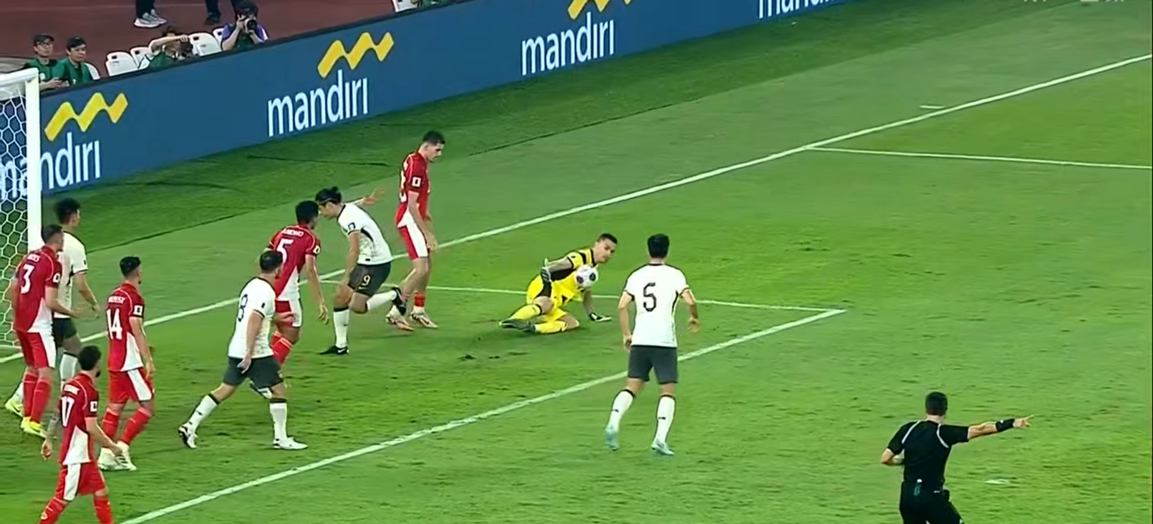 包含法罗群岛队在国际比赛中遭遇严峻考验的词条